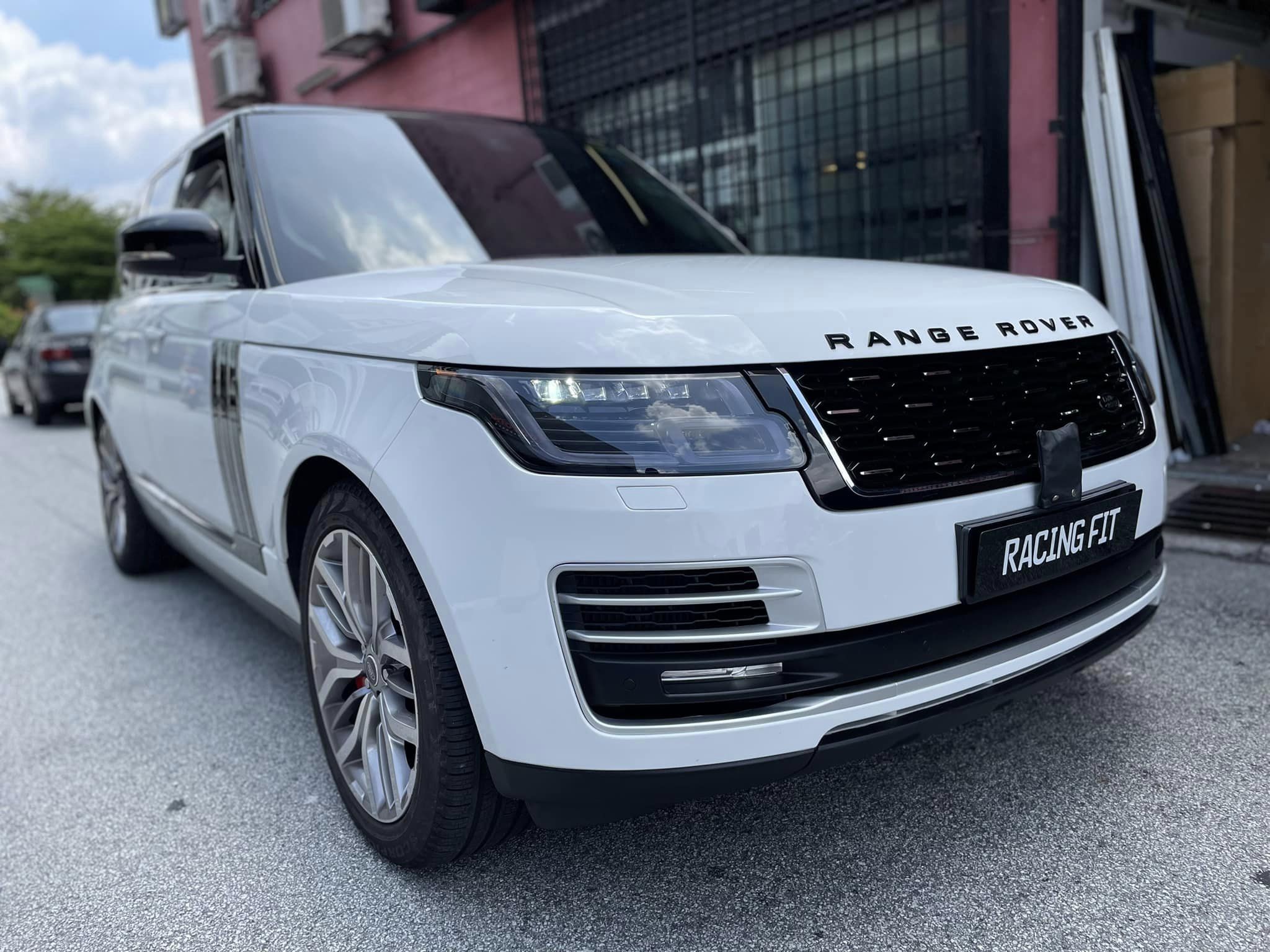 RANGE ROVER SVA FACELIFT BODYKIT CONVERSION